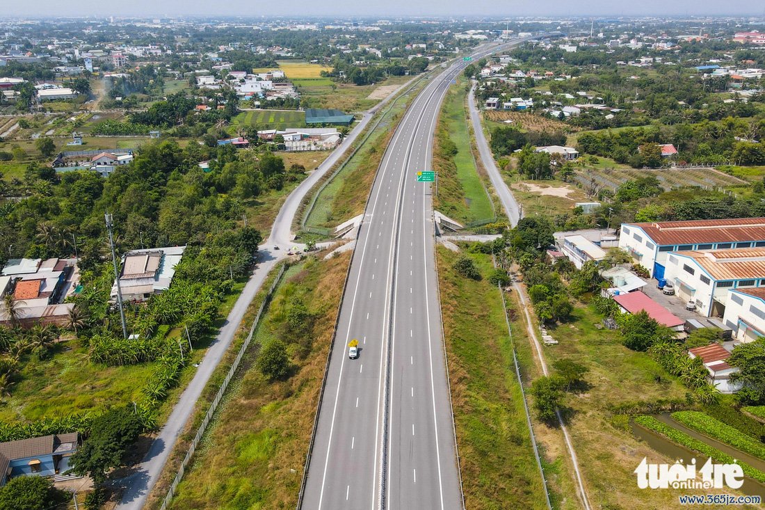 Ngắm 18,8km cao tốc Bến Lức - Long Thành nối Long An với cảng Hiệp Phước, thông xe dịp 30-4 - Ảnh 4.